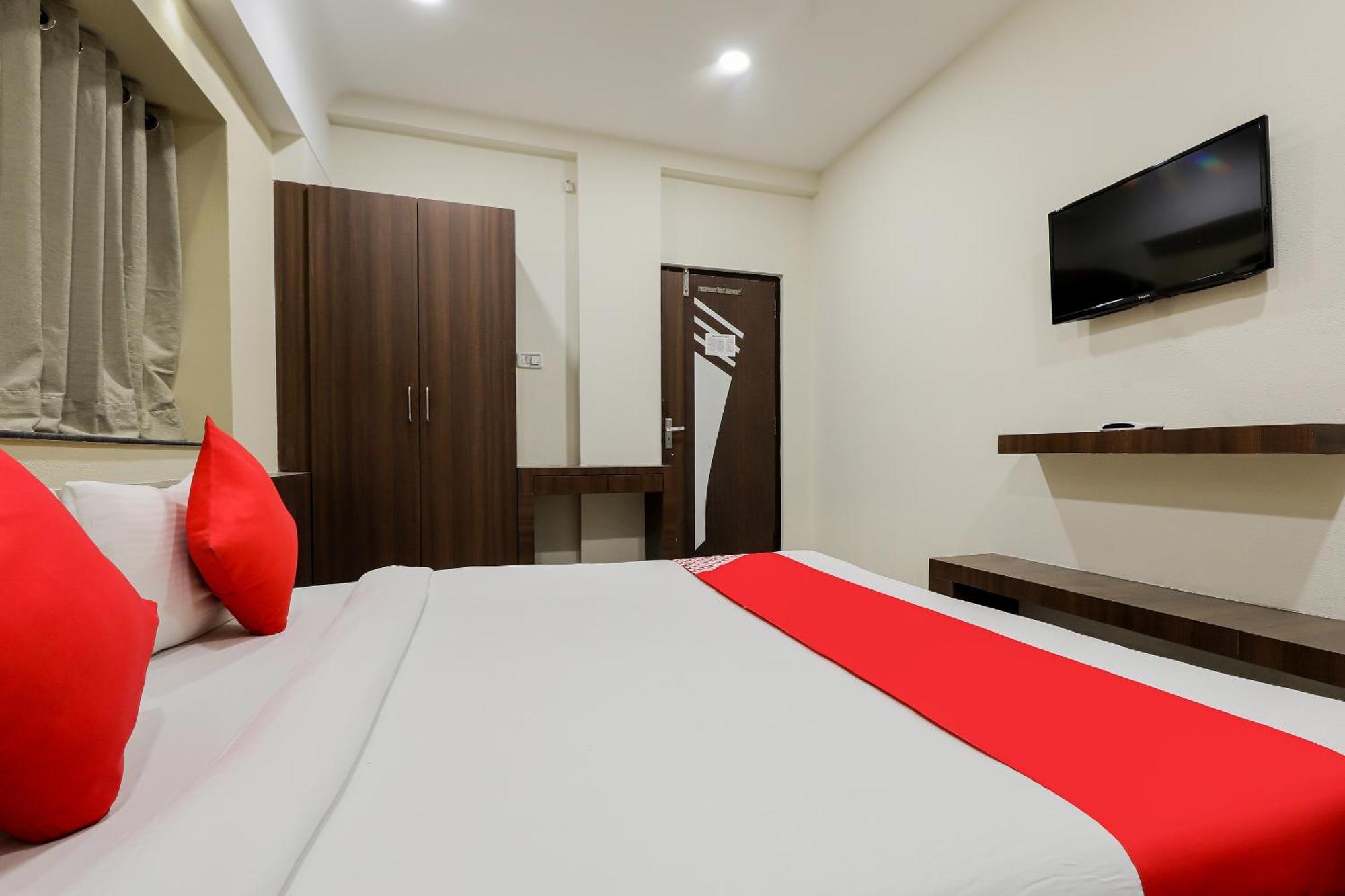 Oyo Hotel Relax Indore Bagian luar foto