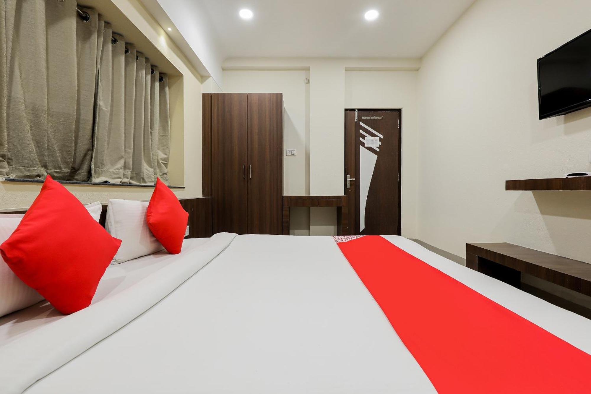 Oyo Hotel Relax Indore Bagian luar foto
