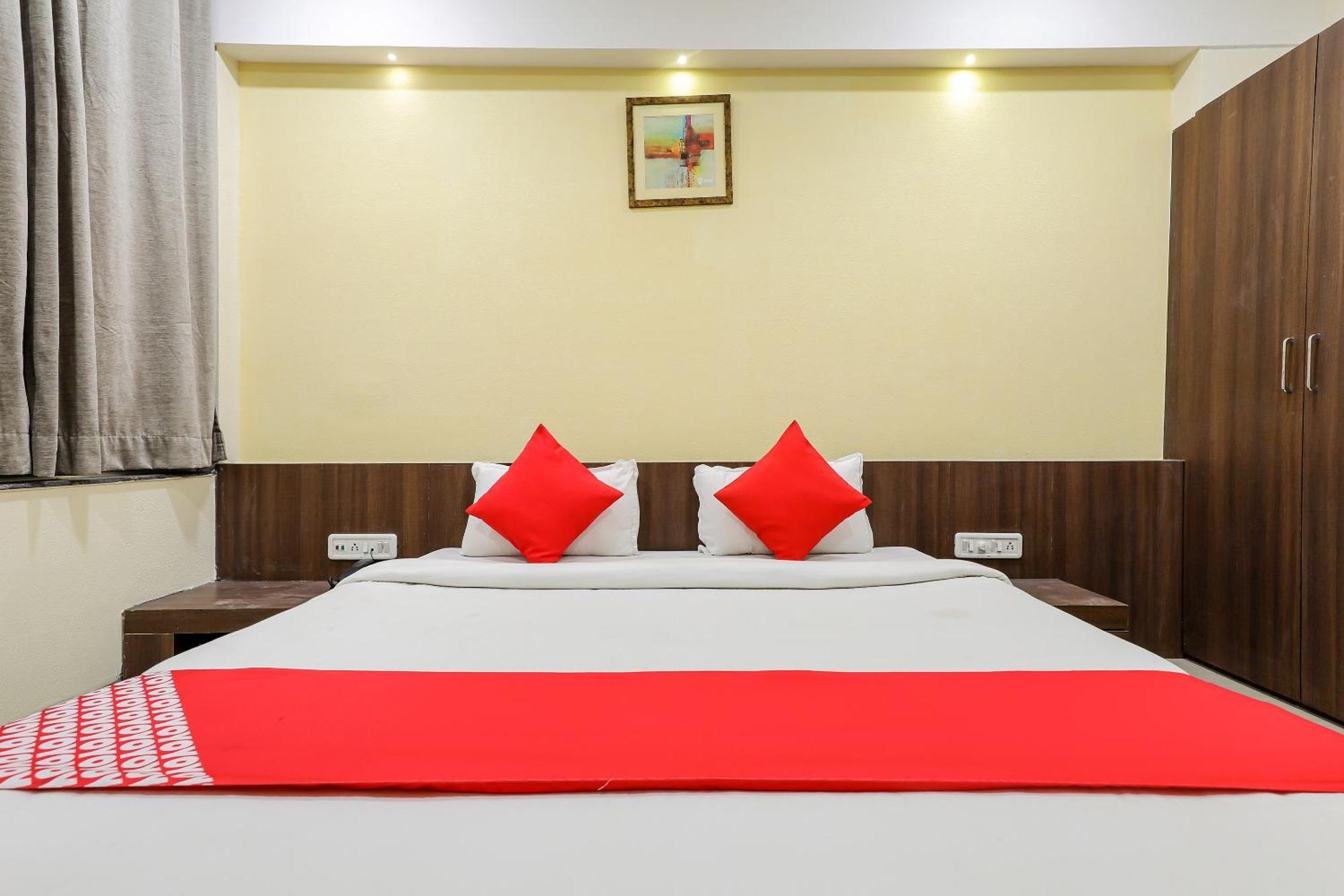 Oyo Hotel Relax Indore Bagian luar foto