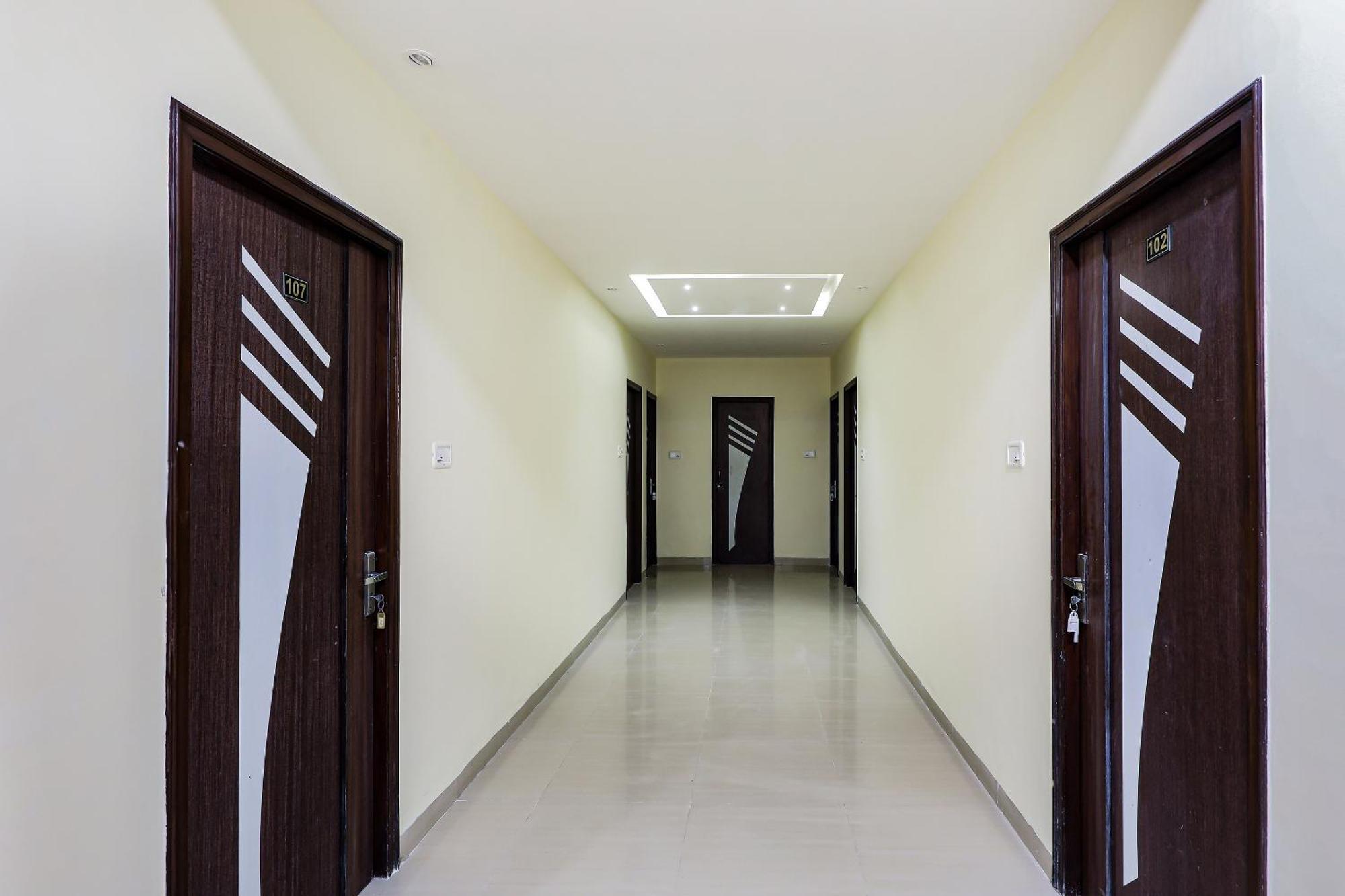 Oyo Hotel Relax Indore Bagian luar foto
