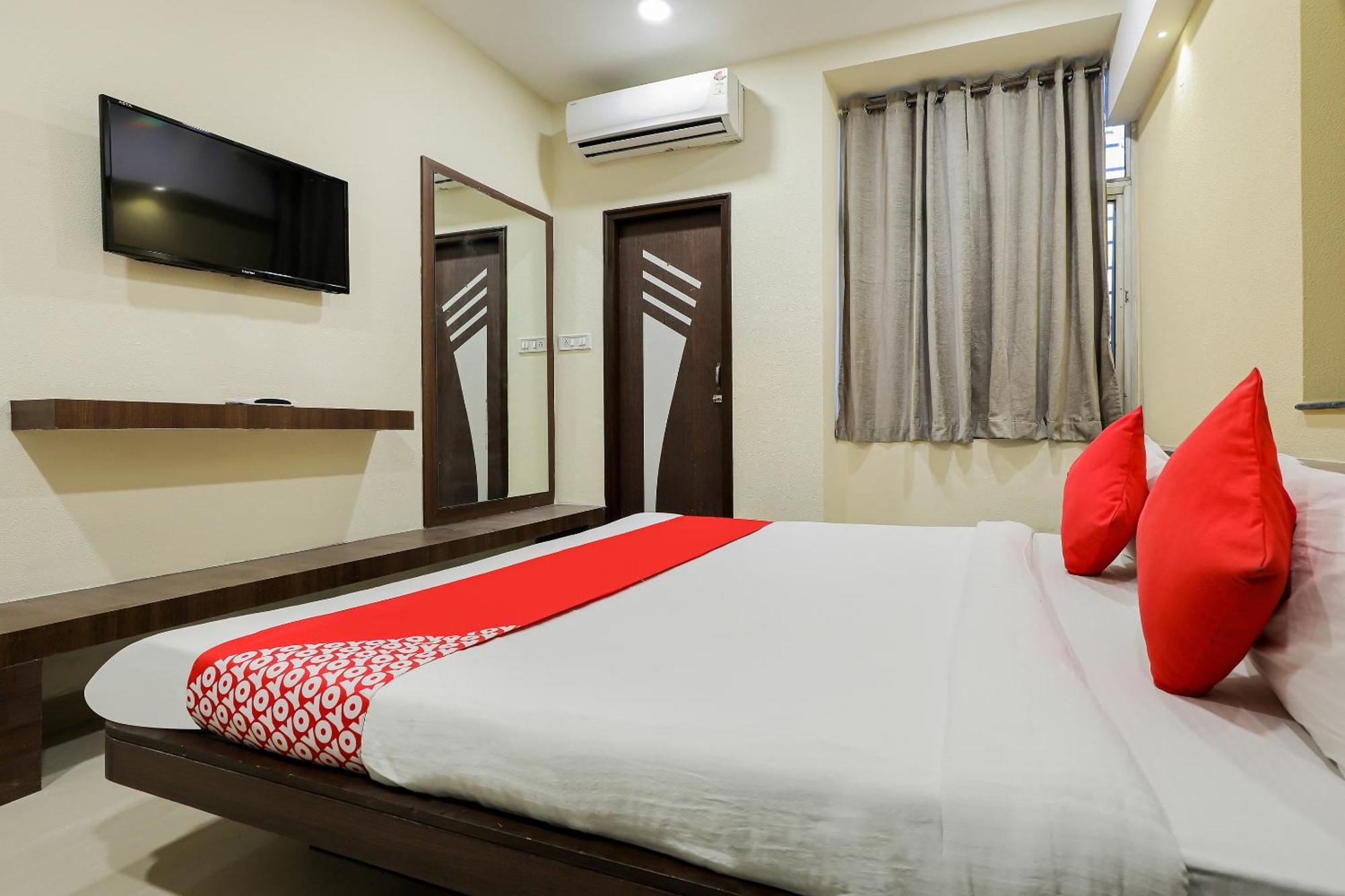Oyo Hotel Relax Indore Bagian luar foto
