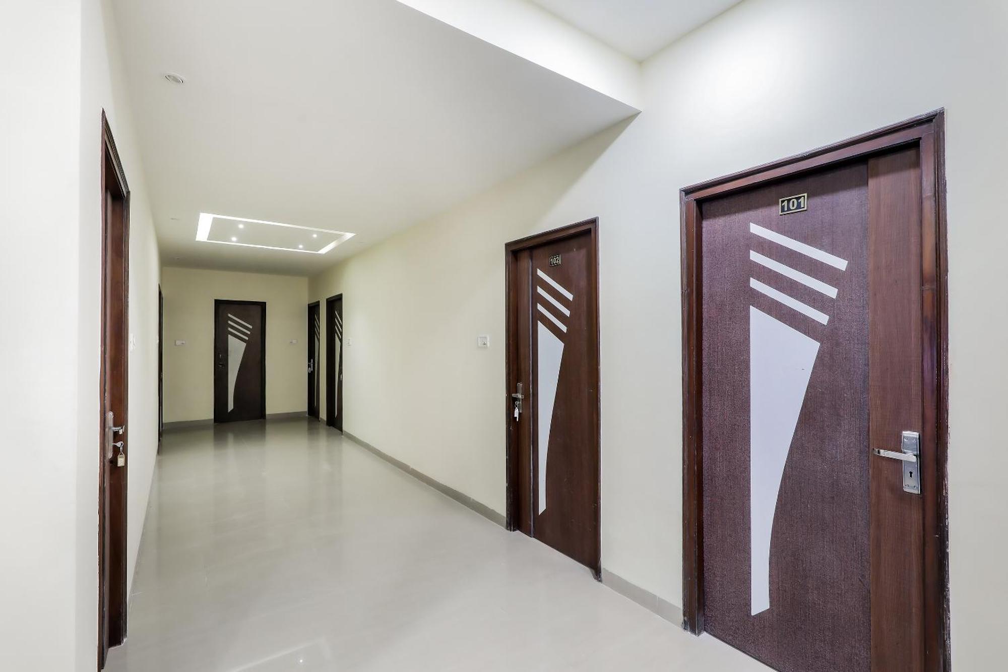 Oyo Hotel Relax Indore Bagian luar foto