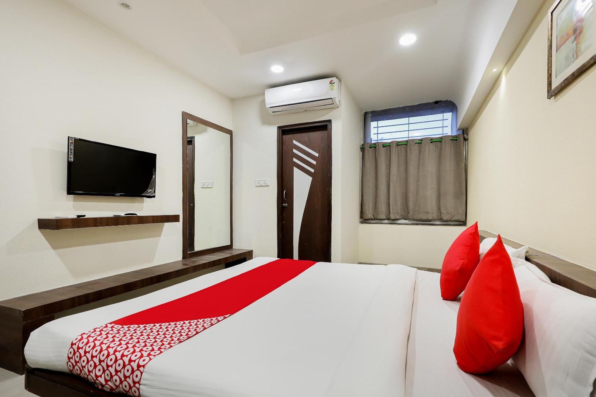 Oyo Hotel Relax Indore Bagian luar foto