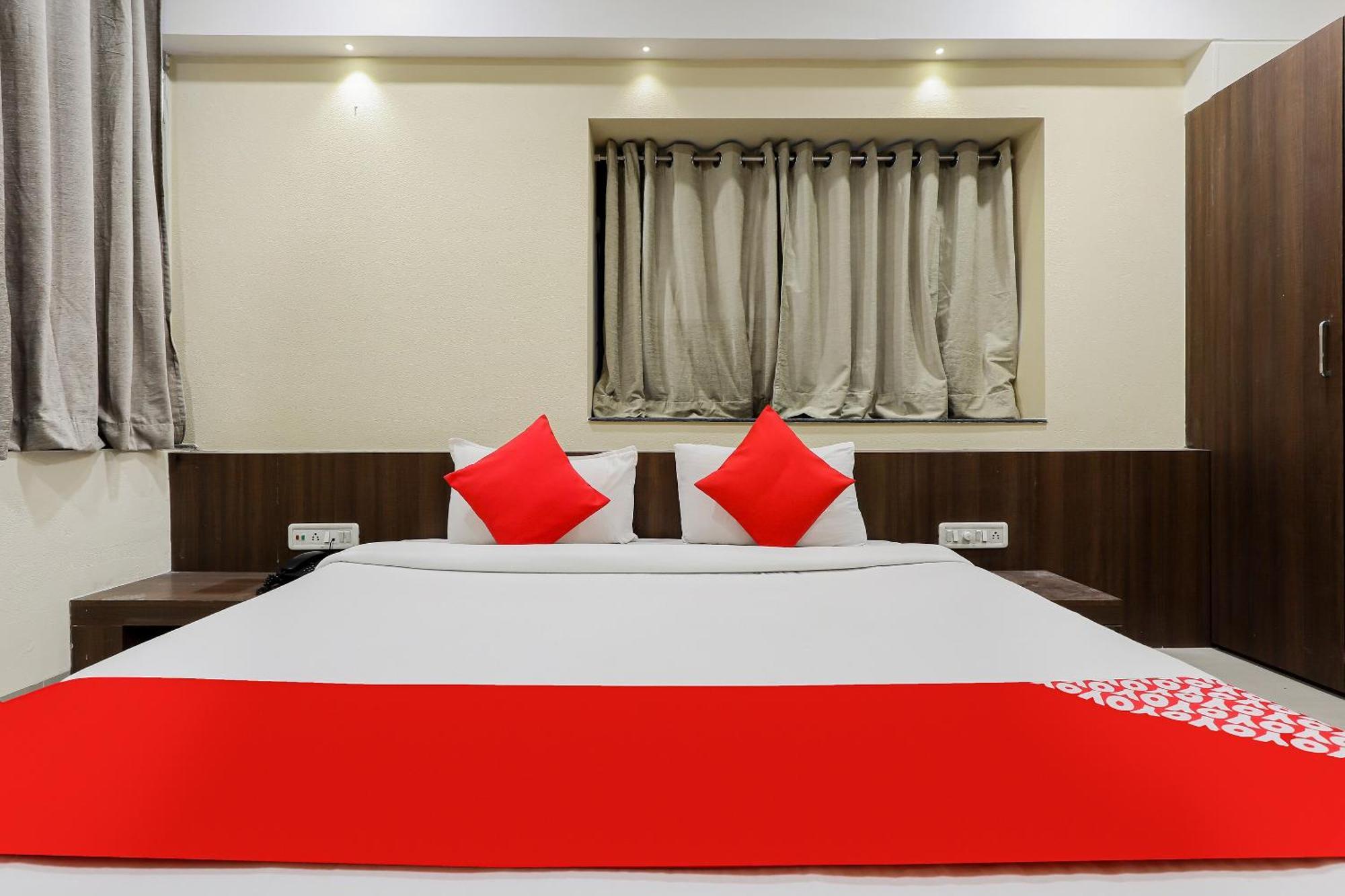 Oyo Hotel Relax Indore Bagian luar foto
